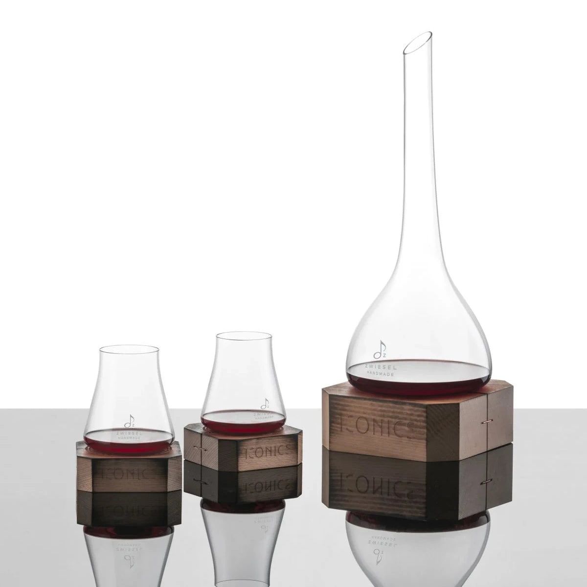 Zwiesel Glas Iconics Becher mit Holzsockel Impression